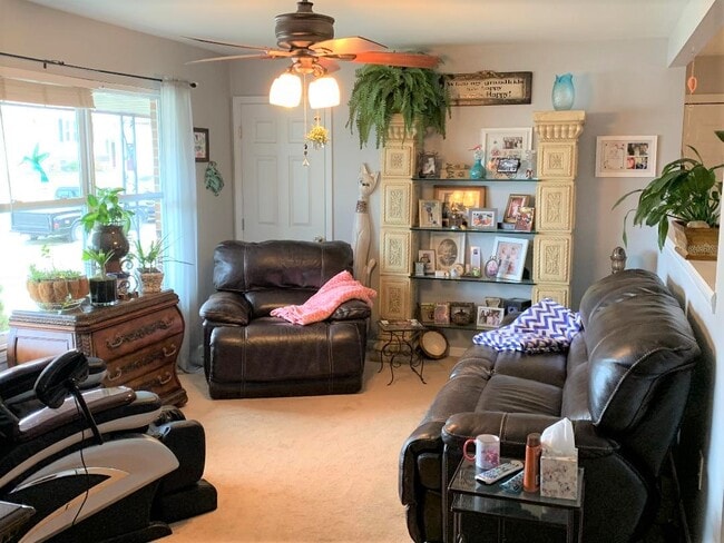 Building Photo - 709 Plaza Dr