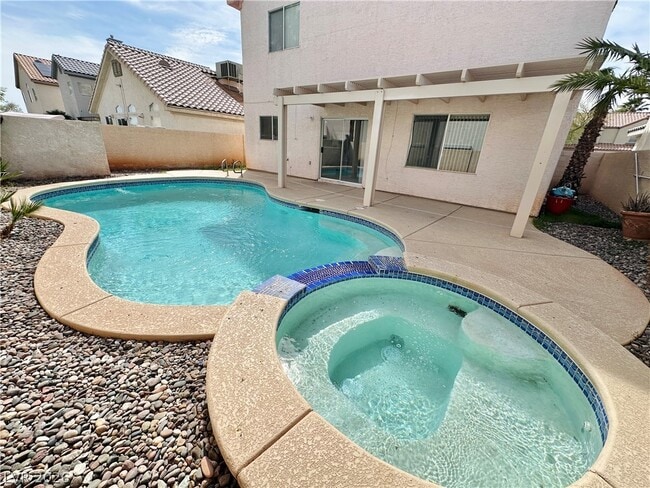 Building Photo - 7216 Winding Creek Dr
