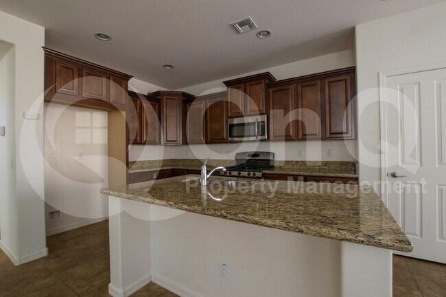 Foto del edificio - 1120 E Blue Spruce Ln