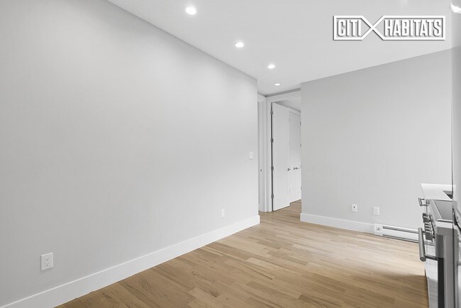 Building Photo - 1569 Lexington Ave