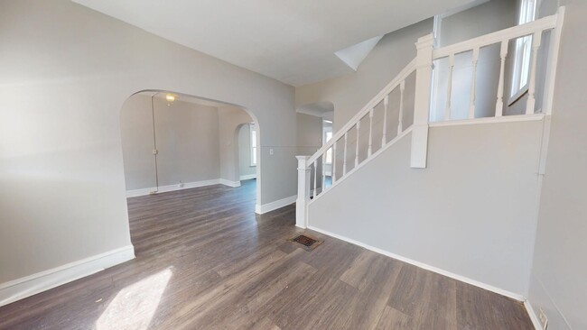 Building Photo - Brooklyn Centre Area - 5 Bedroom / 2 Bath ...