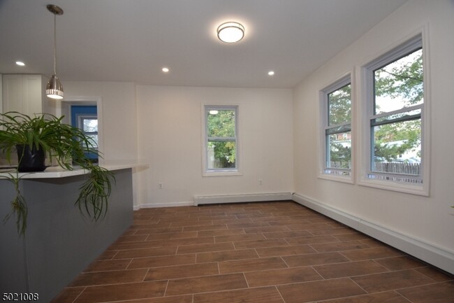 Building Photo - 18 Baltusrol Way