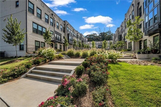 Foto del edificio - 552 Ember Ln NW