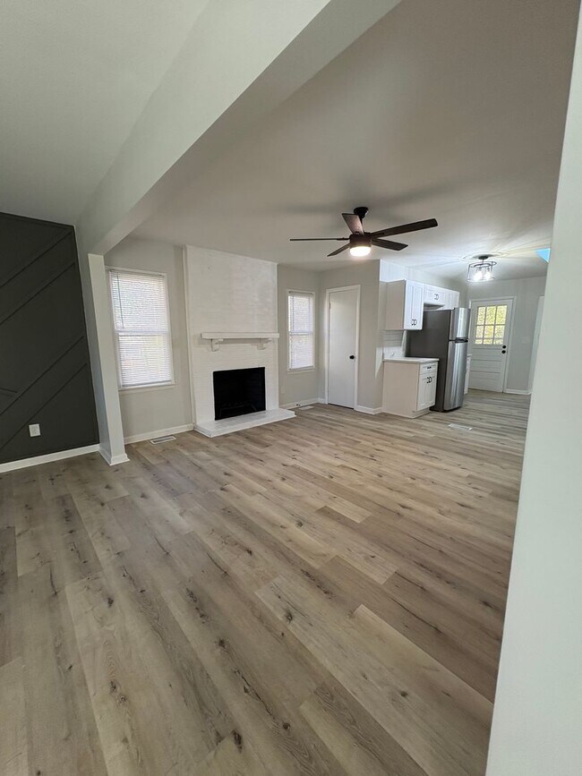 Foto del edificio - 3 bedroom/ 2 bathroom Newly renovated single family house