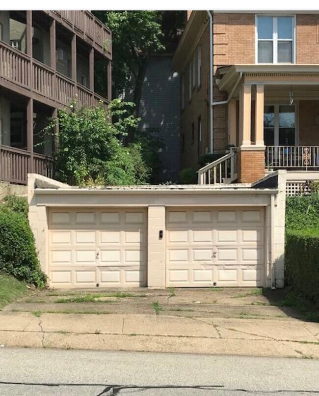 Building Photo - 209 Edgewood Ave