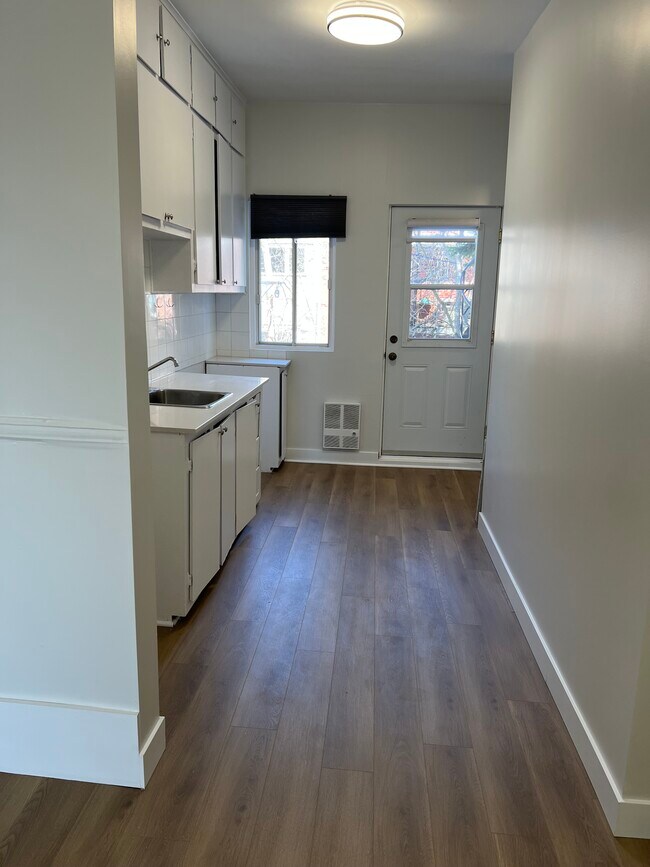 Building Photo - 5707 Av 8E