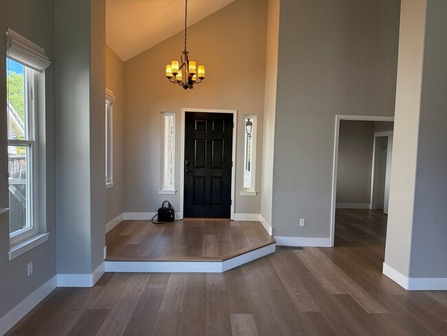 Building Photo - 413 Redrock Way