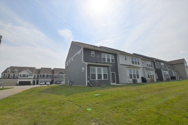 Building Photo - 14198 Bay Willow Dr
