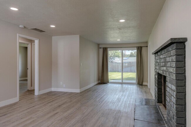 Building Photo - Complete Remodel near Boise River _ Pet Friendly!