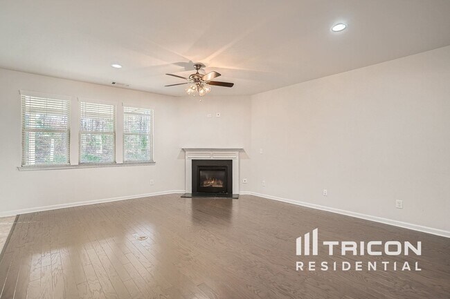 Building Photo - 355 Hillgrove Dr