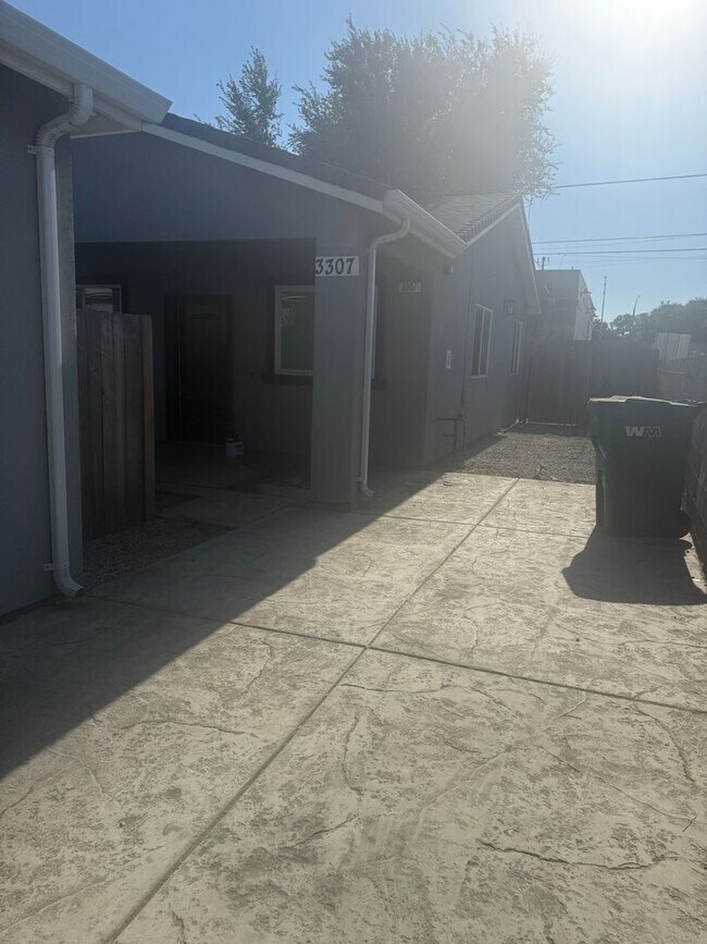 Building Photo - Charming 3BR House in Stockton