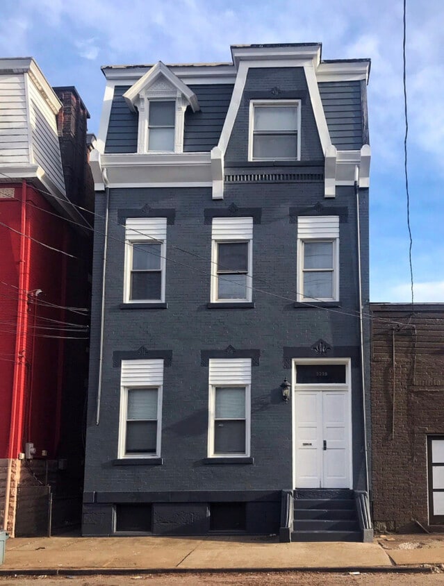 Building. - 2228 Sarah St