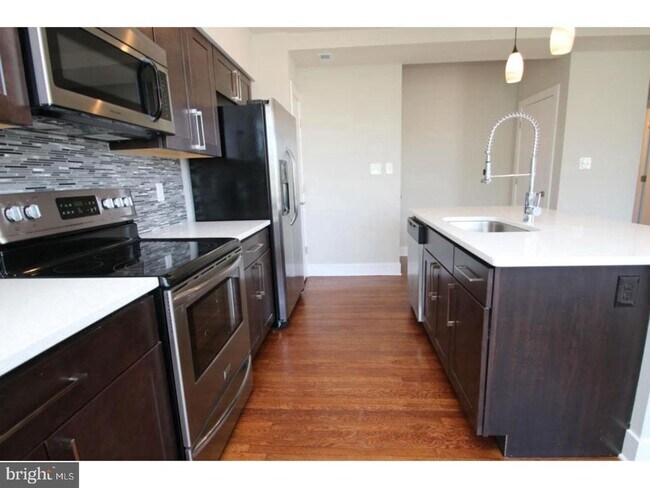 Building Photo - 400 S 45th St