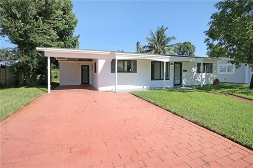 Building Photo - 610 SW 51st Ave