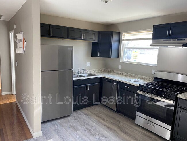 Foto del edificio - 1372 Farmview Ave