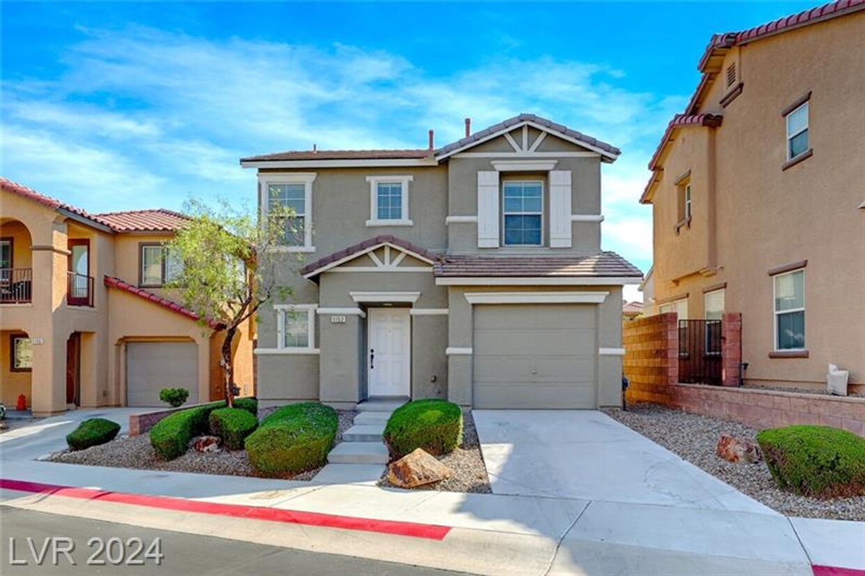 Foto principal - CHARMING 3BED 2.5BATH HOME IN GATED COMMUN...