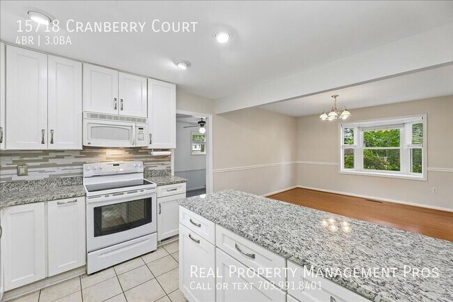 Foto del edificio - 15718 Cranberry Ct