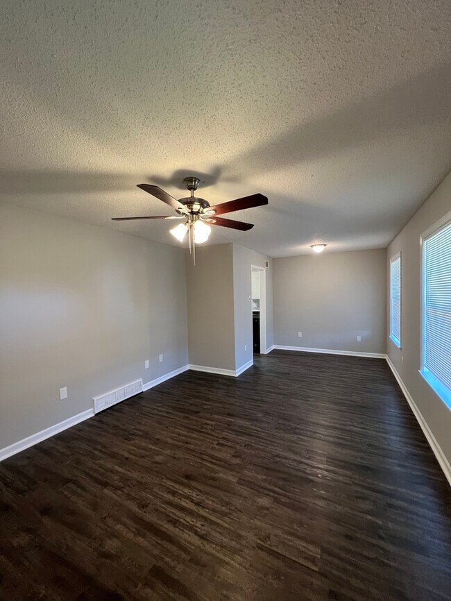 Building Photo - 7051 Lake Forest Dr N Walls, MS  38680