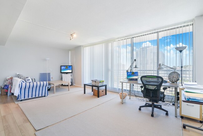 Foto del edificio - 1 BED 1 BATH | HOLLYWOOD | YOUNG CIRCLE