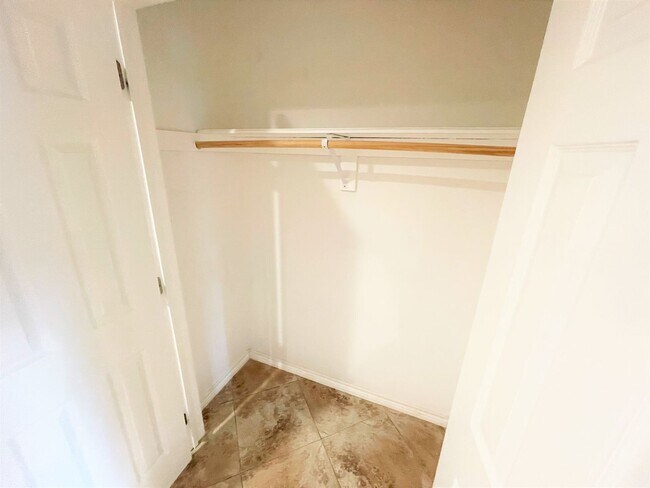 Building Photo - 16 Concord St