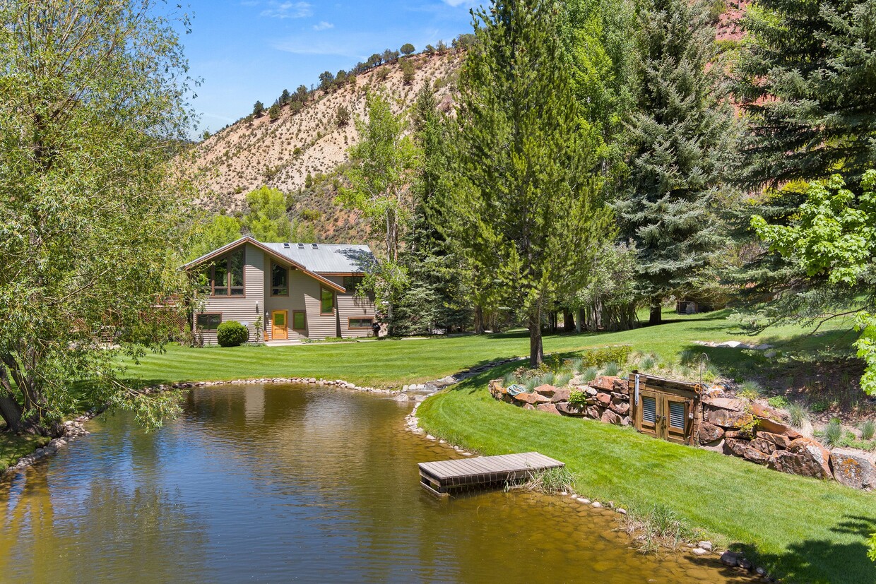 Foto principal - 2755 Lower River Rd