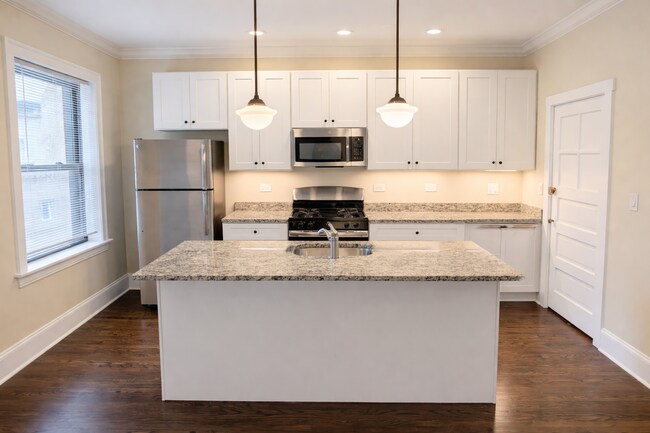 Foto del edificio - 1360 E 52nd St