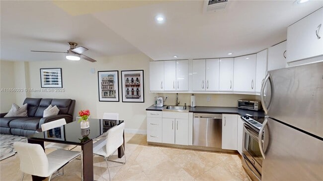 Building Photo - 345 Ocean Dr