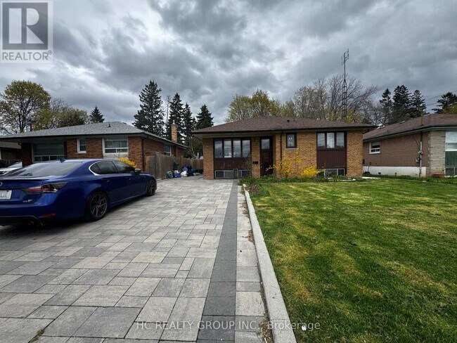 Photo du bâtiment - 83 Sussex Ave