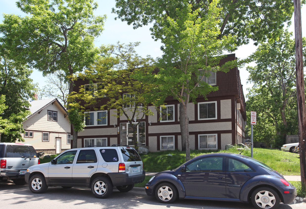 Building Photo - Hedberg Apartments