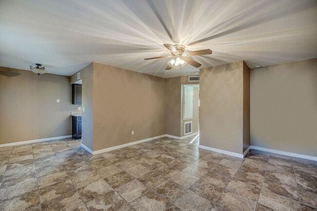 Photo - 3301 W Loma Ln Townhome