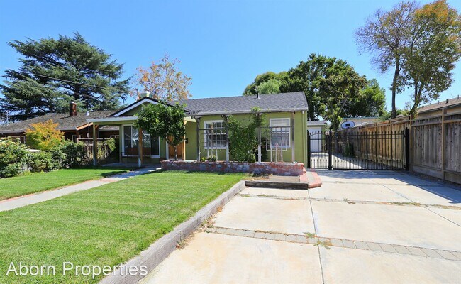 Building Photo - 3 br, 2 bath House - 1058 Shamrock Dr
