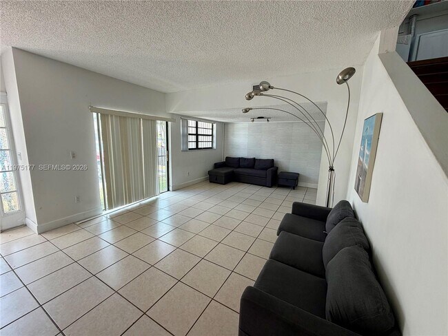 Foto del edificio - 8556 NW 8th St