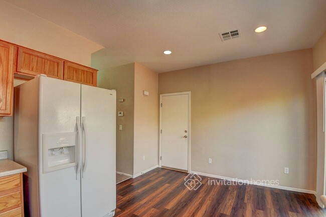 Building Photo - 10442 Masons Creek St
