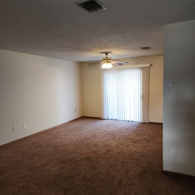 Foto del edificio - 7512 E 17th St N