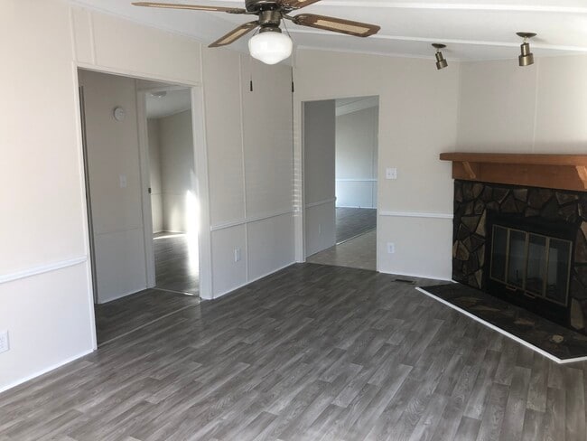 Den - 7164 Cornwallis Rd