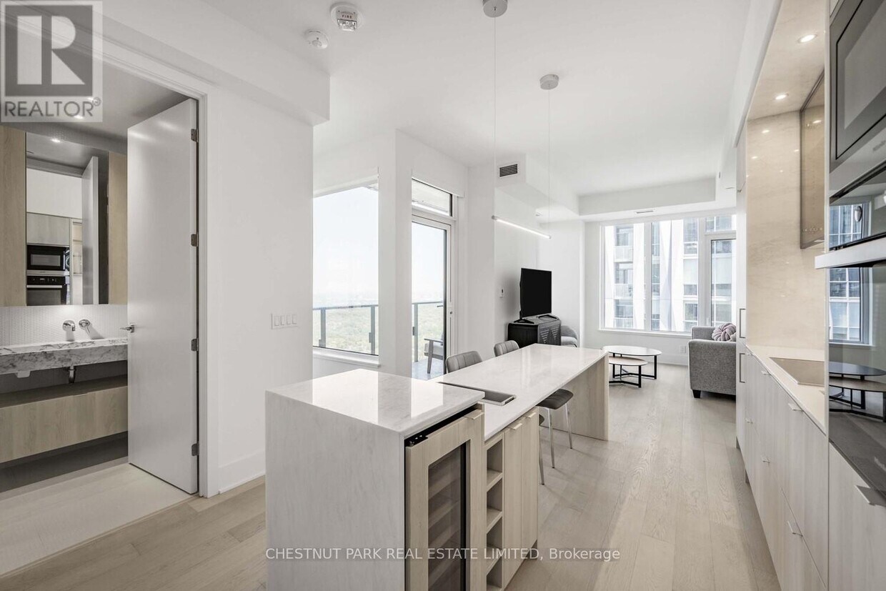 Photo principale - 11-4911 Yorkville Ave