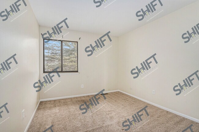 Foto del edificio - 3905 Camelot - Roomy 3 bedroom with Natura...