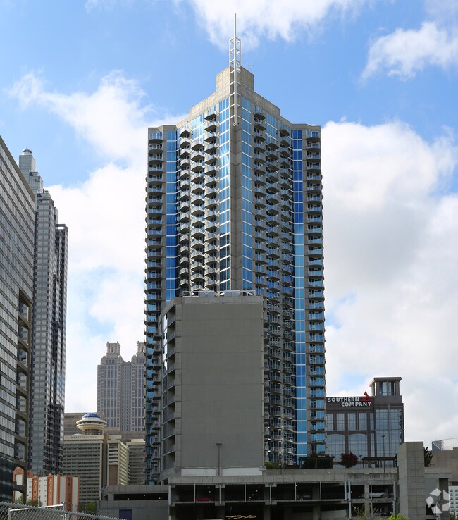 Foto del edificio - Twelve Centennial Park Condominium High Rise