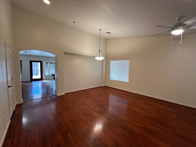 Foto del edificio - 4 BEDROOM IN BARKLEY RANCH!