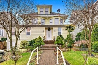 Building Photo - 104 Sickles Ave