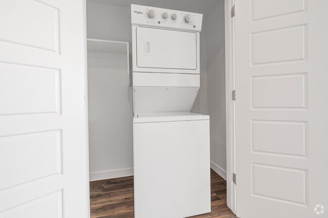 2 habitaciones, 2 baños, 895 pies cuadrados, lavandería - Meadowbrook Millcreek Apartments