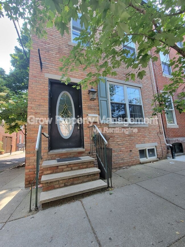 Building Photo - 1019 S 10th St