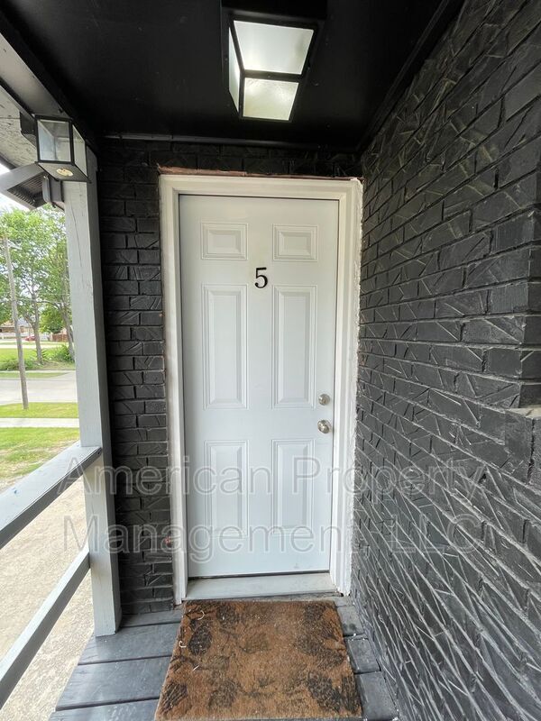 Foto principal - 719 S Troost Ave