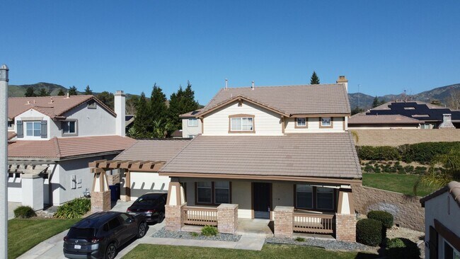 Building Photo - Beautiful 5 bedroom 3 bathroom home in Yucaipa