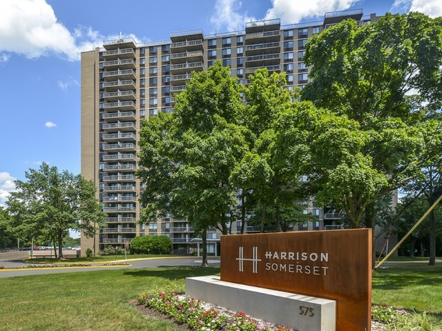 Foto principal - The Harrison Somerset Apartment Homes