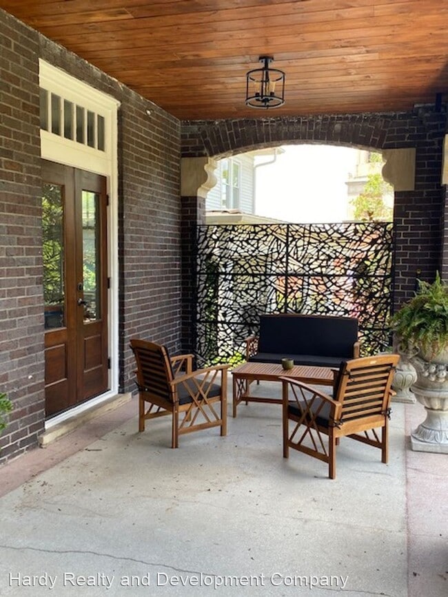 Building Photo - 2 br, 1.5 bath House - 202 E 4th Avenue, U...