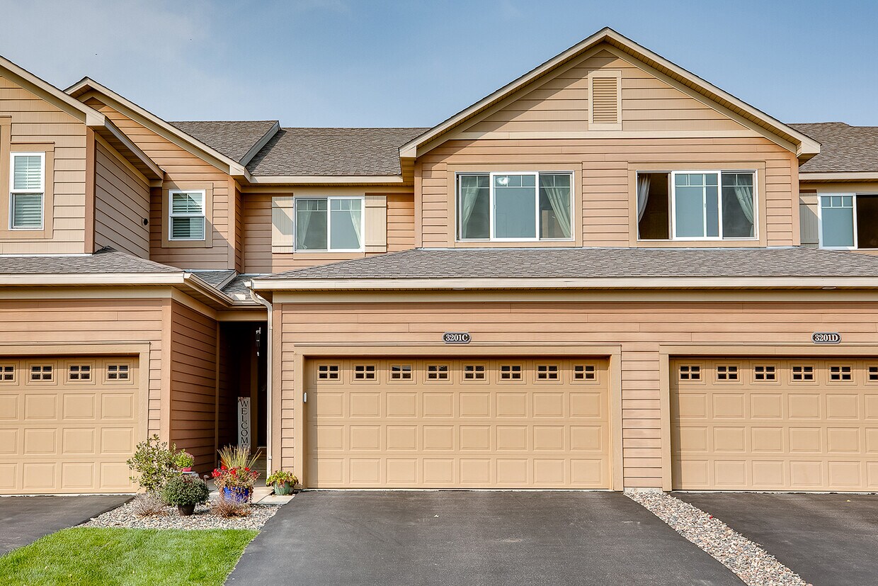 Front - 3201 Countryside Ct