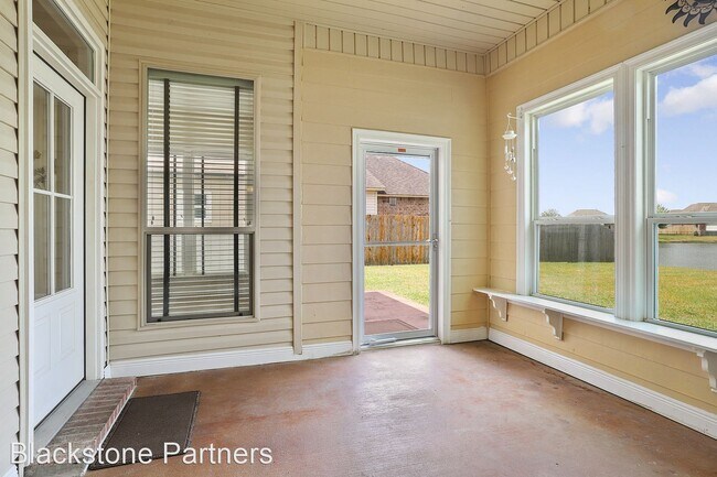 Building Photo - 3 br, 2 bath House - 6107 Waterford Lane