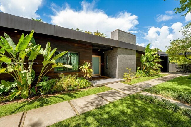 Foto del edificio - 6961 SW 62nd St
