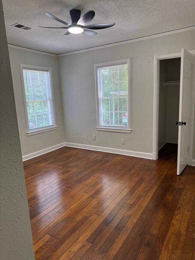 Dormitorio - 1543 Jackson Ave